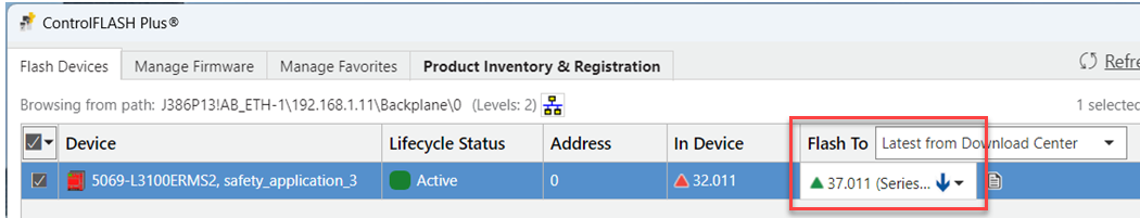 下图显示了在 ControlFLASH Plus 中选择设备和所需固件版本的位置。