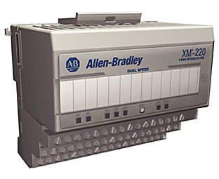 稍微朝向右侧的灰色测量模块，左上角带有蓝色 Allen-Bradley 徽标，稍微能看到模块顶部